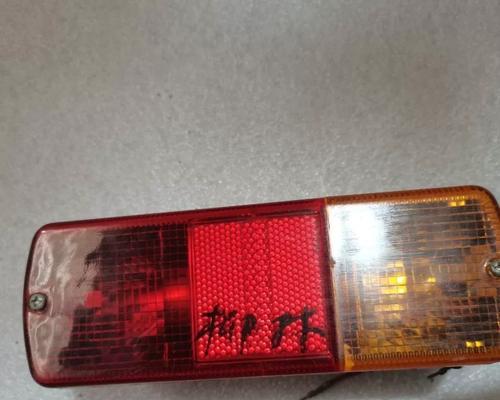 收割机尾灯拆卸步骤是什么？需要哪些工具？